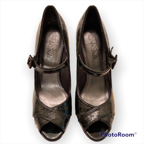 NWOT Life Stride Heels Shoes Vivian Black Reptile 3” Heel Peekaboos SZ 7 1/2 M - Picture 3 of 15